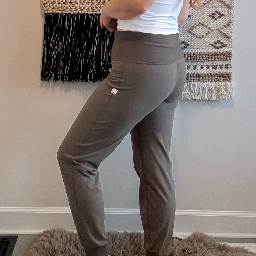 Vuori Women's green Jogger Pants